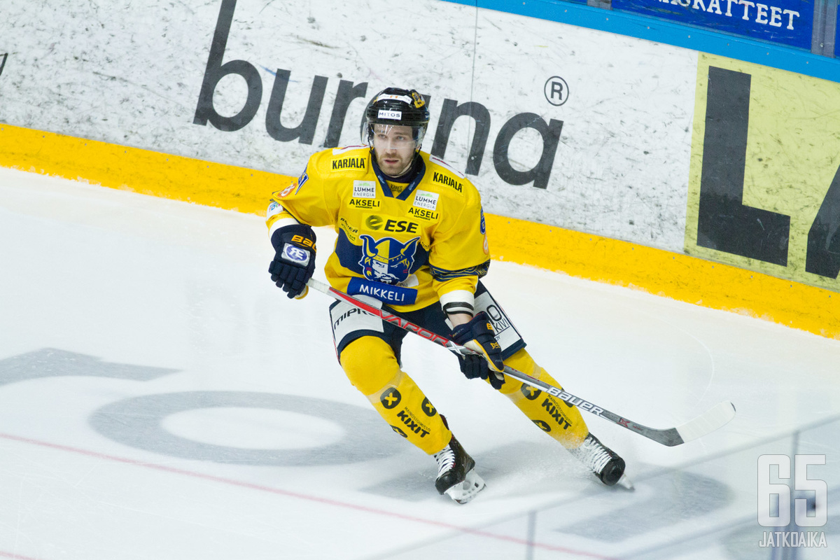 Markku Flinck nousi ottelun ratkaisijaksi Raumalla.