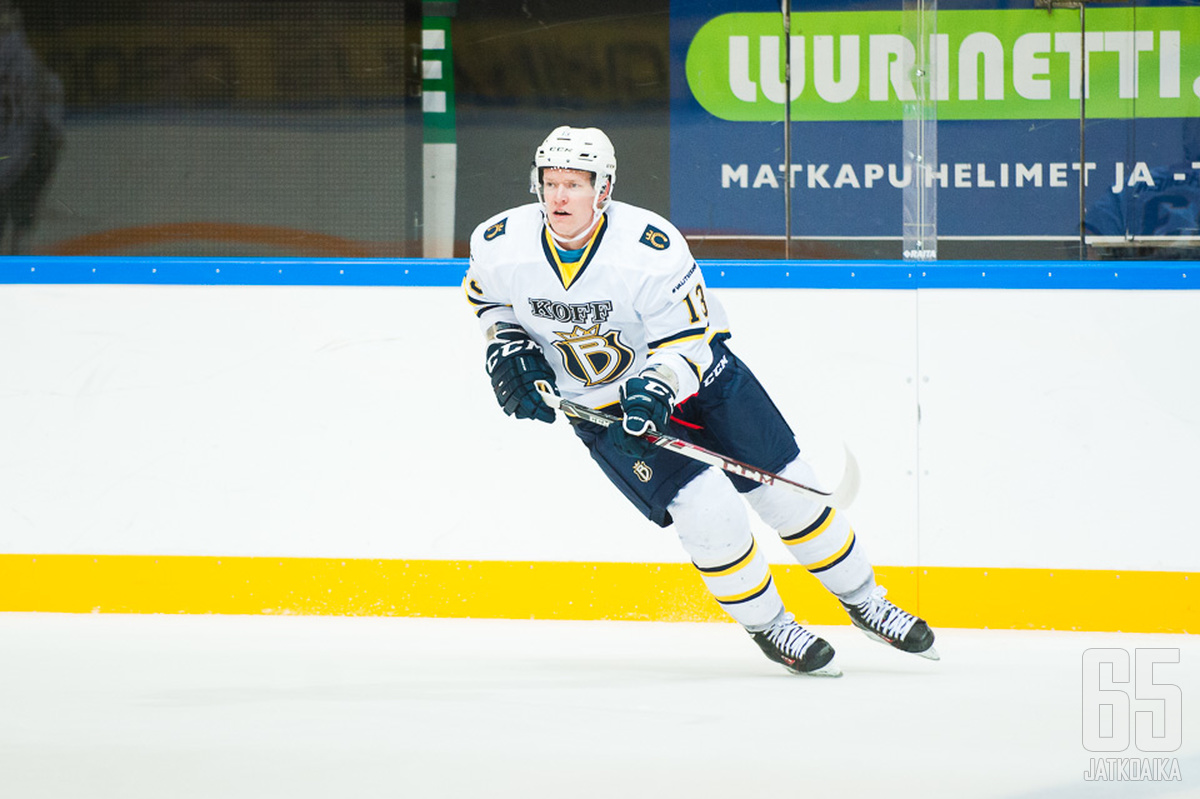 Ville Korhonen viettää kauden 2014-15 Espoossa.