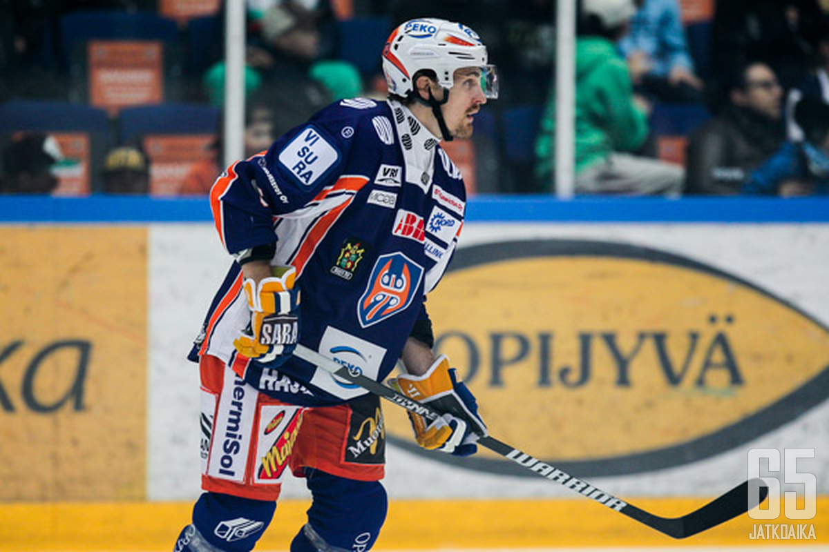 Pekka Saravo on pelannut Hakametsän jäähallissa pelin jos toisenkin.