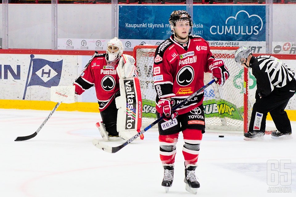 Valtteri Viljanen pelasi vauhdikkaan jääkiekko-ottelun.
