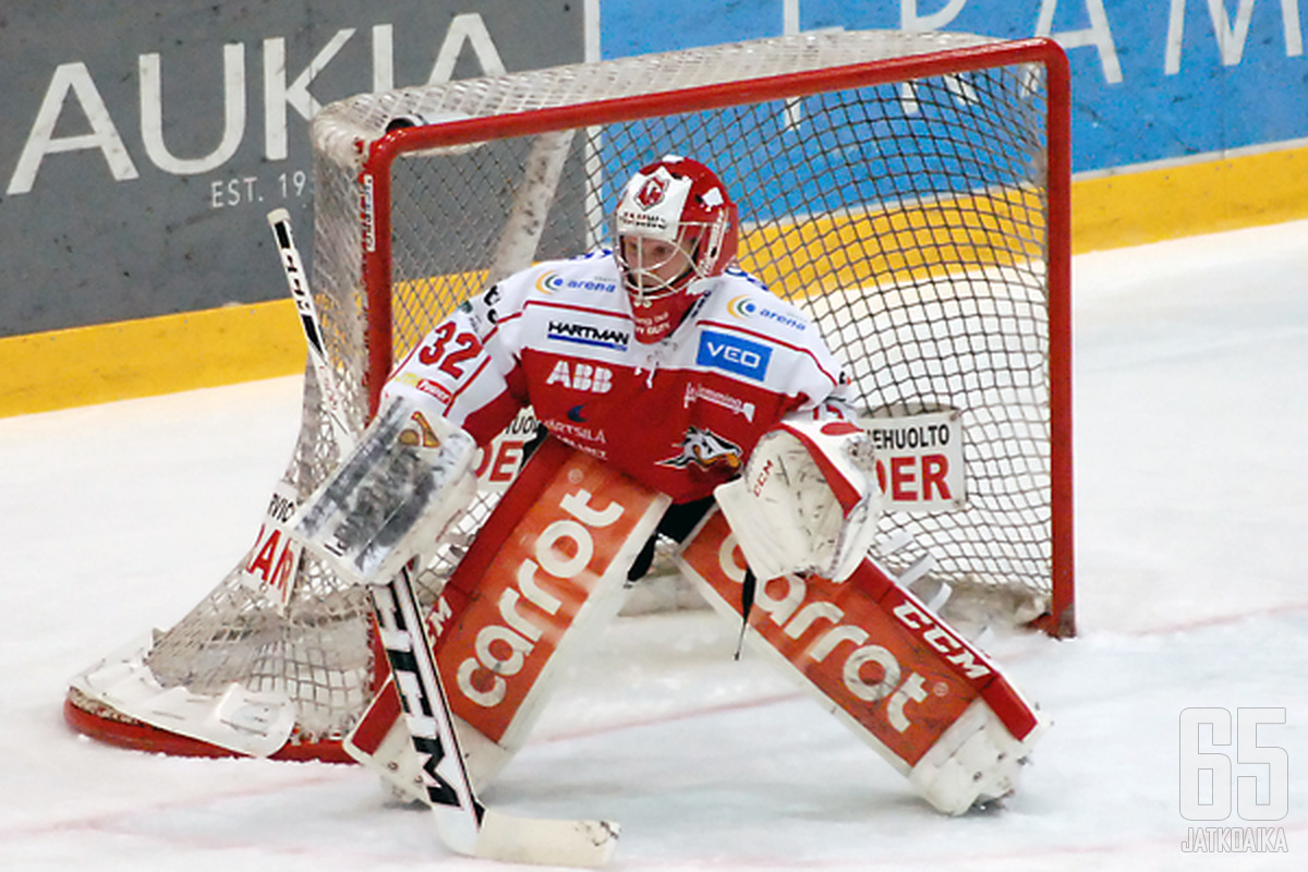 Saarela vietti Sportin riveissä kaksi kautta.