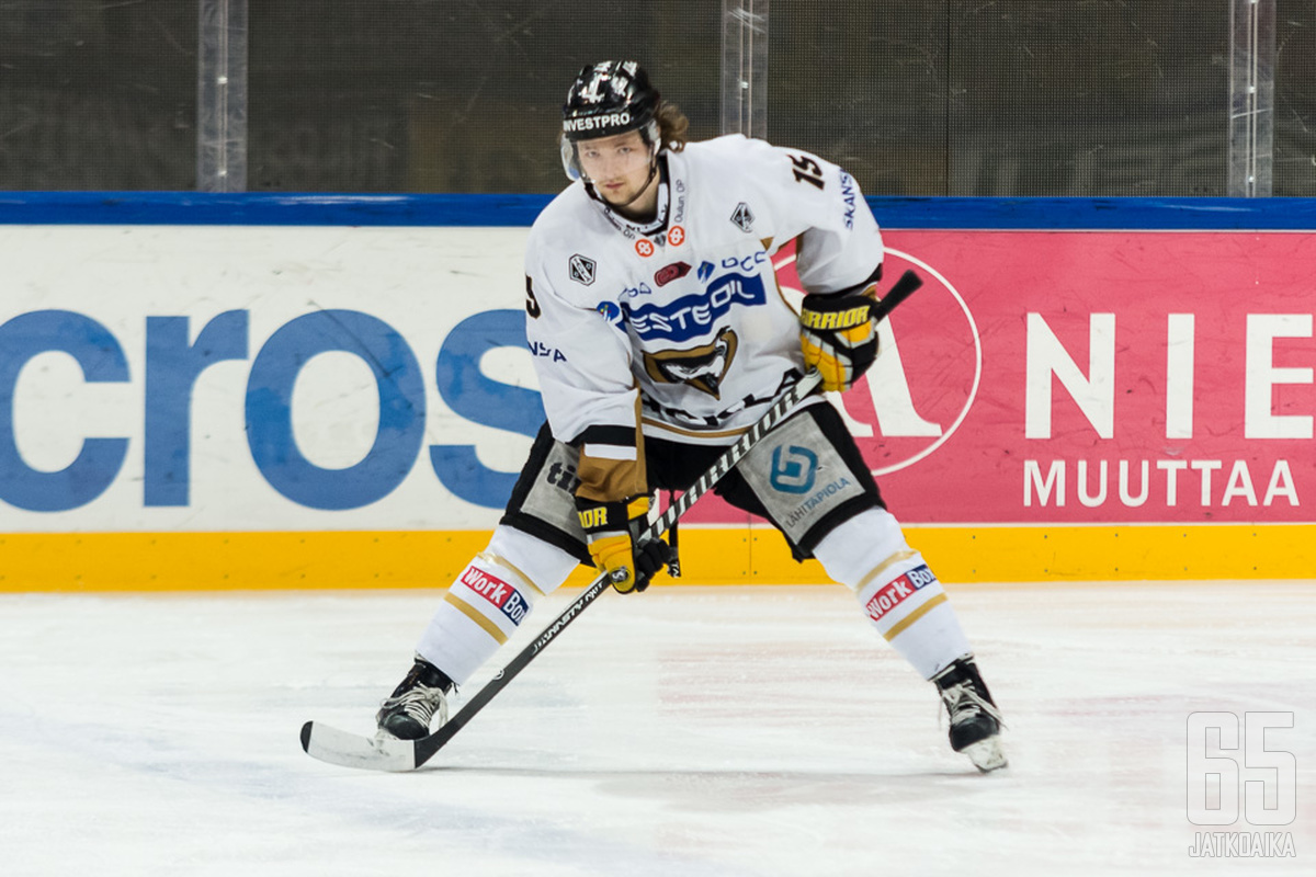 Tornberg on pelannut juniorivuosinaan Kärpissä.