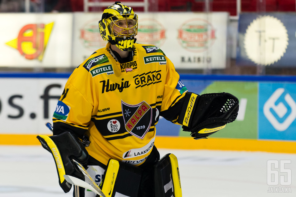 Huilivuorossa ollut Eero Kilpeläinen joutui heikosti pelanneen Samu Perhosen tilalle.