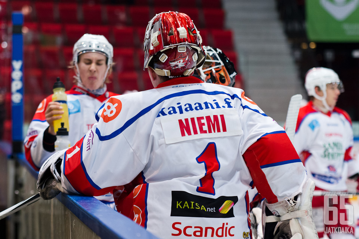 Timo Niemi on torjunut Hokki-paidassa vakuuttavasti.