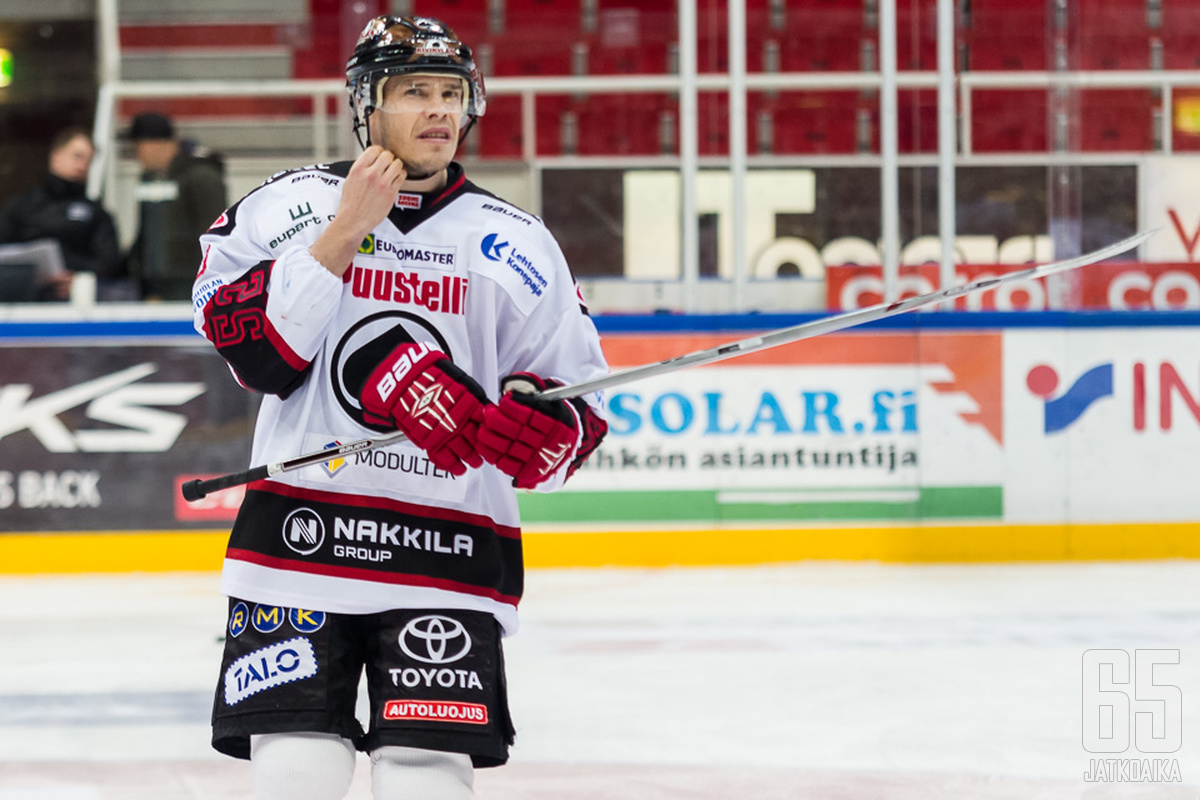 Uusitalo edusti Ässiä uransa viimeiset kahdeksan kautta.