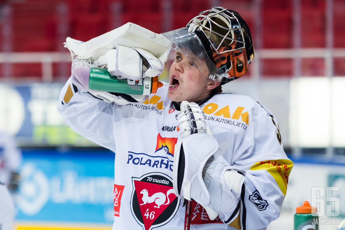 Lehtonen pelasi viime kaudella Liigaa Kärpissä, jossa hän oli lainalla Kajaanin Hokista.