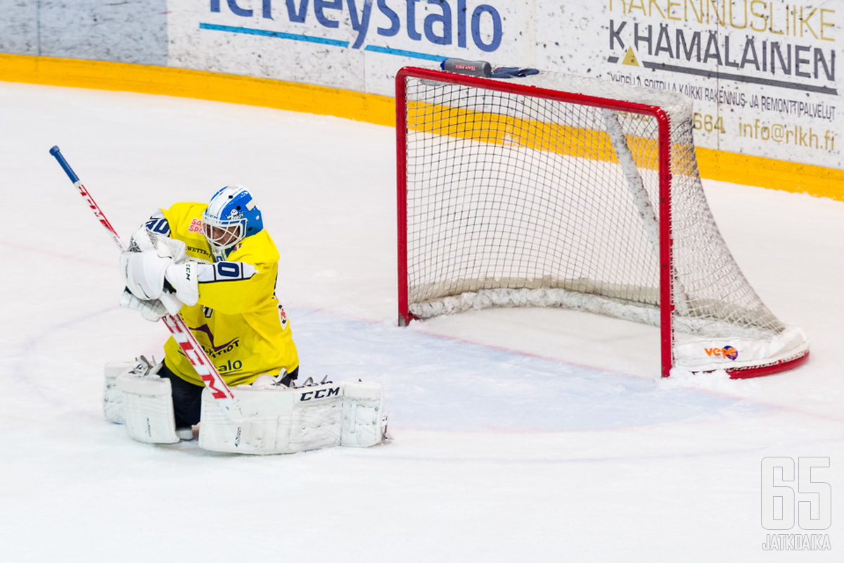 Paavo Hölsä oli tärkeä joukkueelleen ottelun viimeisillä minuuteilla.