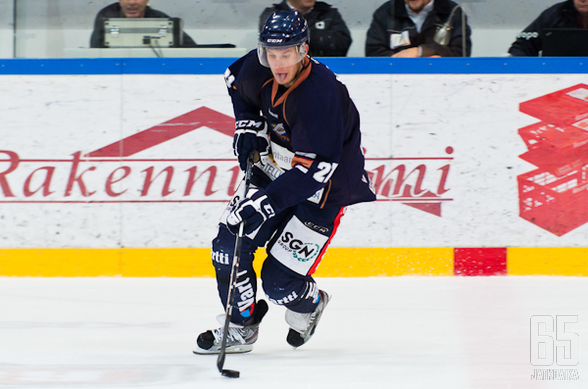 Jani-Petteri Helenius on pelannut pääosan miesten peleistään Kiekko-Vantaassa.