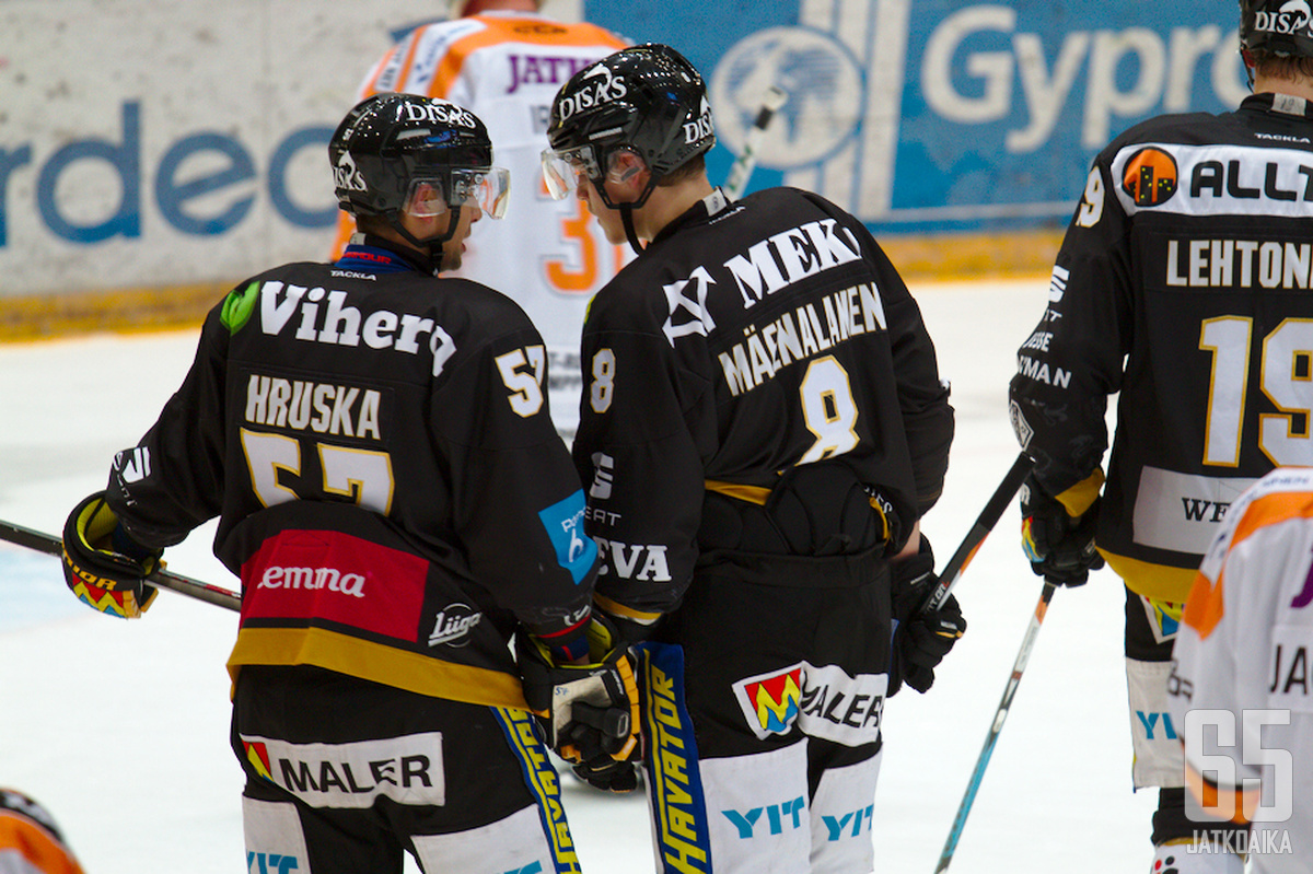 Samassa ketjussa pelaavat Jan Hruska, Saku Mäenalanen ja Mikko Lehtonen pääsivät kaikki pisteille Kärppien edellisessä ottelussa.