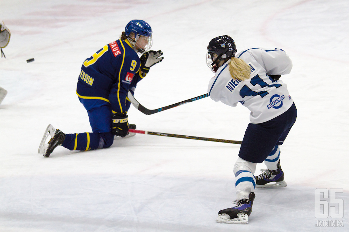 Petra Nieminen iski Suomen voittomaalin jatkoajalla.