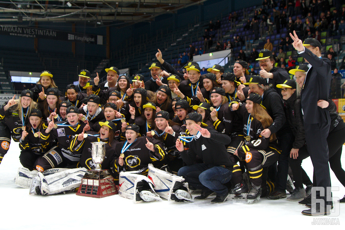 Oulun Kärpät on naisten Suomen mestari kaudella 2016-2017.