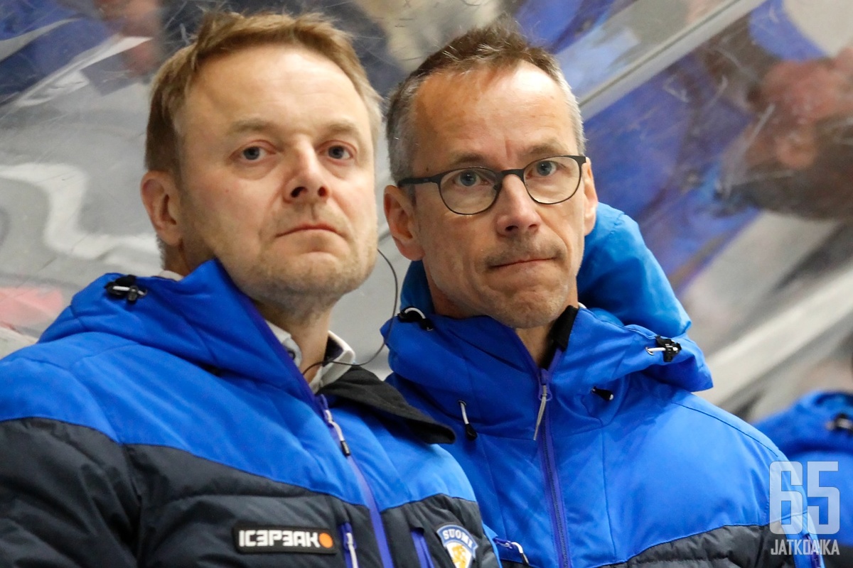 Valmentajakaksikko Juuso Toivolalle ja Pasi Mustoselle jäi mietittävää maalinteon tehottomuudesta.