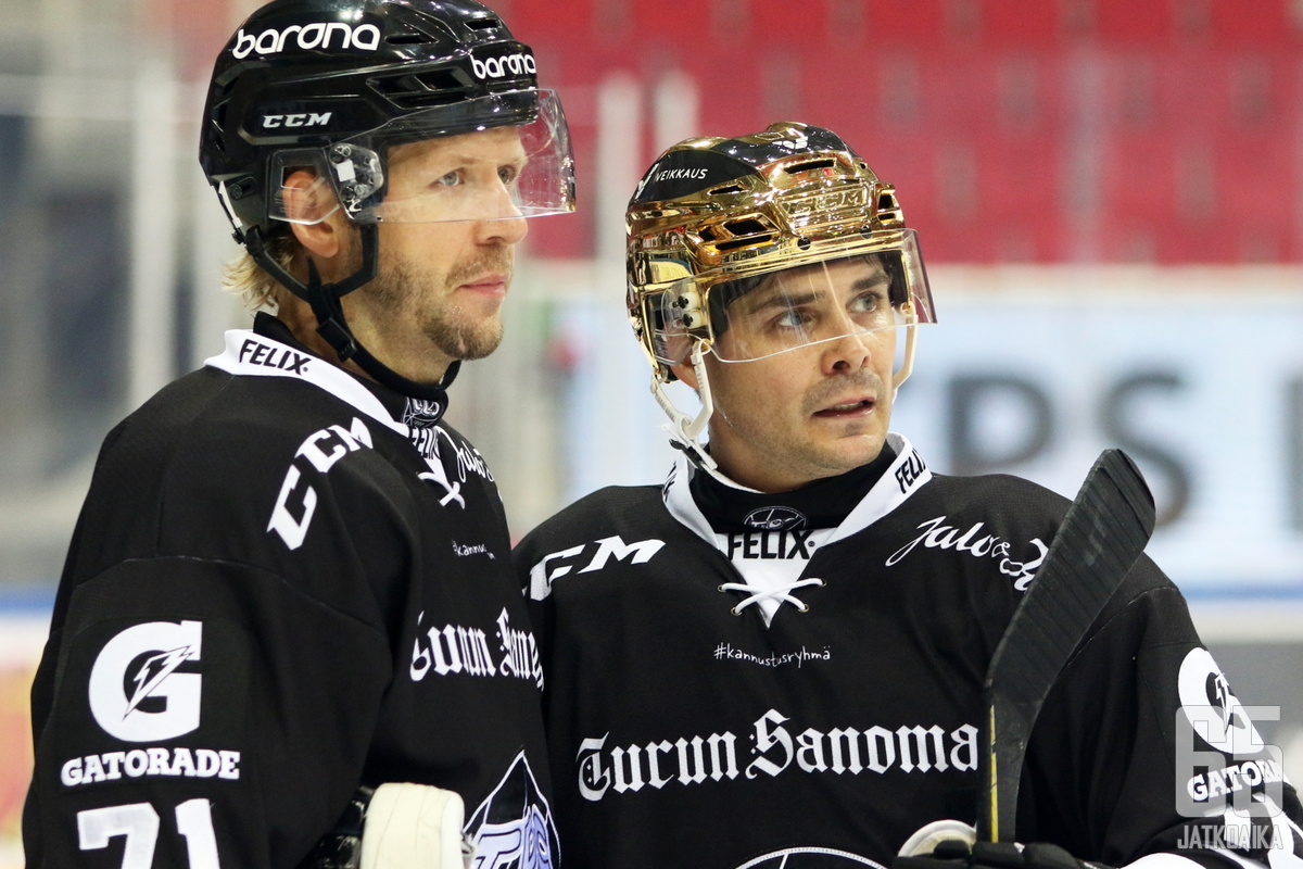 Konkarihyökkääjät Tomi Kallio ja Éric Perrin ovat TPS:n kaksi tehokkainta pelaajaa.