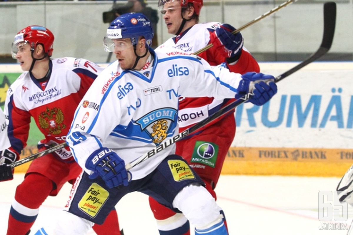 Laine nähtiin maajoukkueessa Euro Hockey Tourilla useampaan otteeseen.