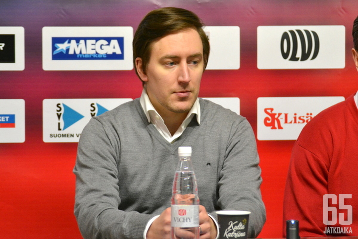 Päävalmentaja Simo Mälkiä on saanut joukkonsa nosteeseen.