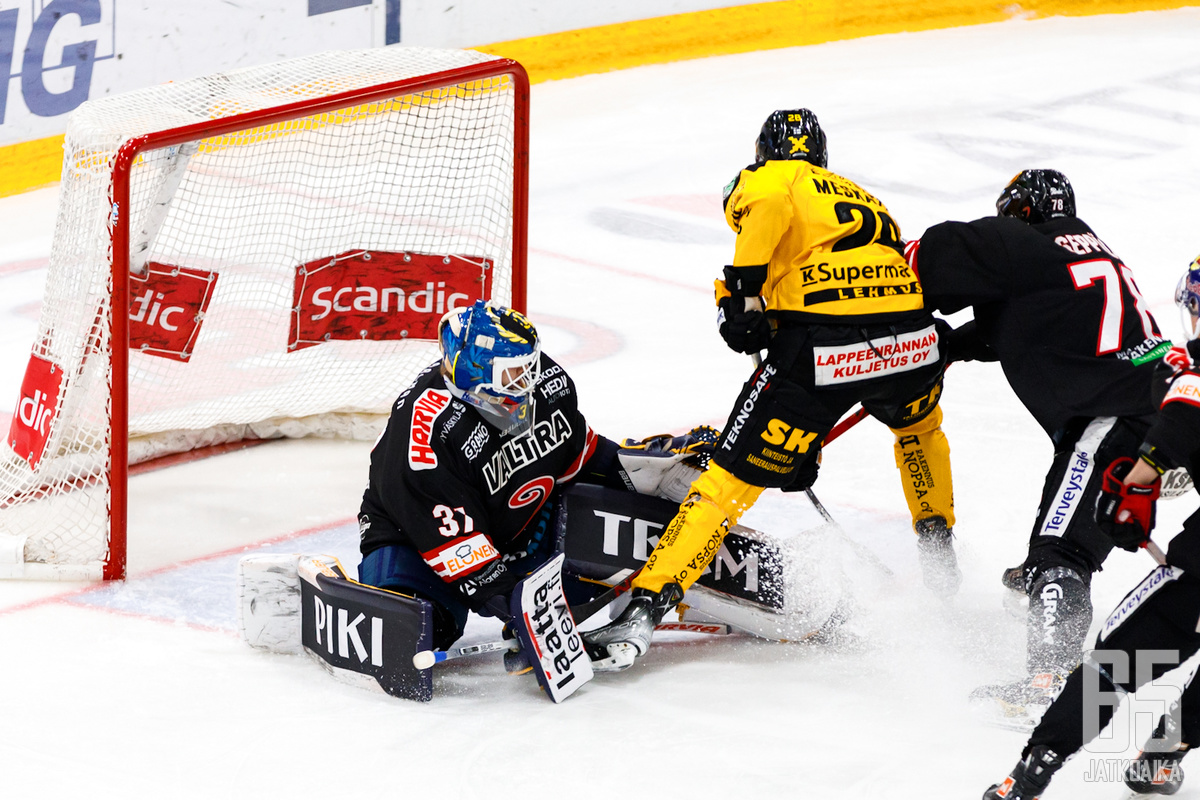 Ville Meskanen avasi ottelun maalihanat kauden ensimmäisellään.