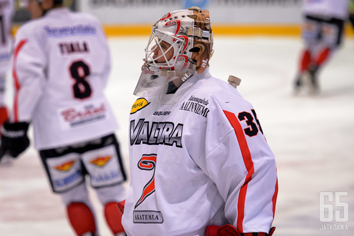 Antti Lehtonen teki monta tärkeää torjuntaa joukkuelleen. 