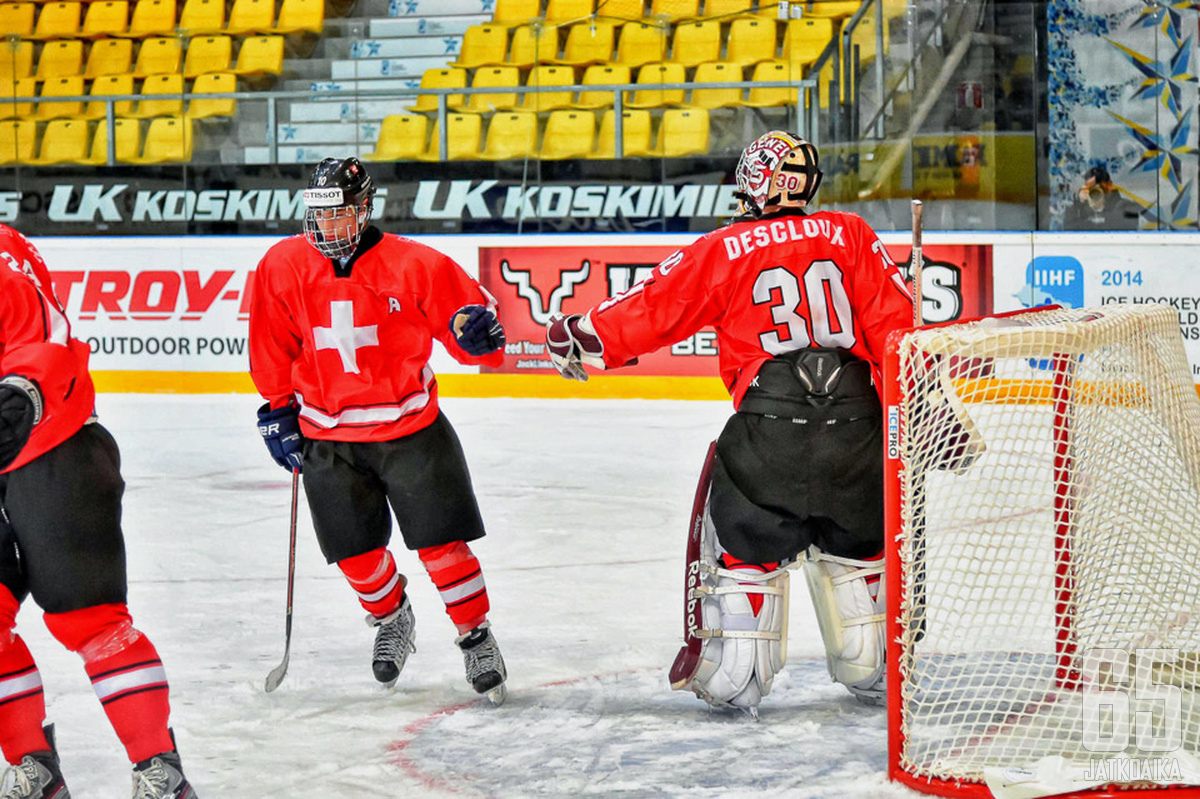 Kevin Fiala ja maalivahti Gauthier Descloux olivat ottelun sankarit.