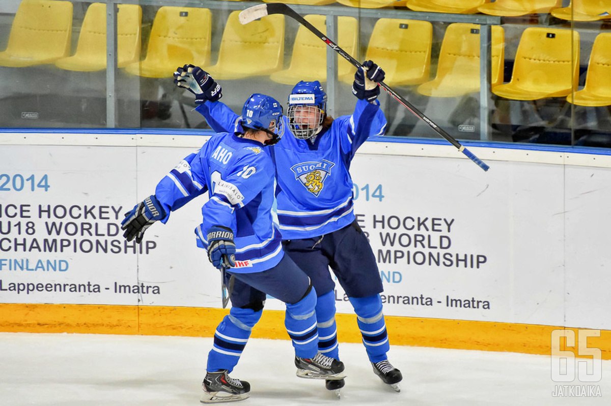 Sebastian Aho tuuletteli Suomen paidassa myös alle 18-vuotiaiden MM-kisoissa tällä kaudella.
