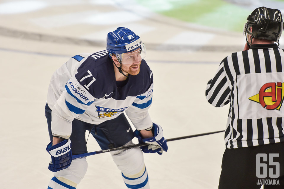 Suomen maajoukkueen vakiokasvo Leo Komarov joutuu käräjille elokuussa.