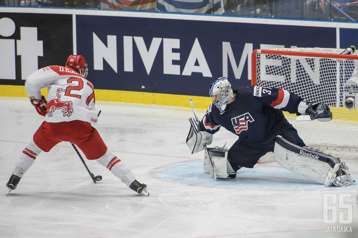 - Yleensä teen noista paikoista maalin, Oliver pyöritteli päätään. MM-kisojen parhaaksi valittu jenkkivahti Connor Hellebuyck oli kuitenkin parempi.