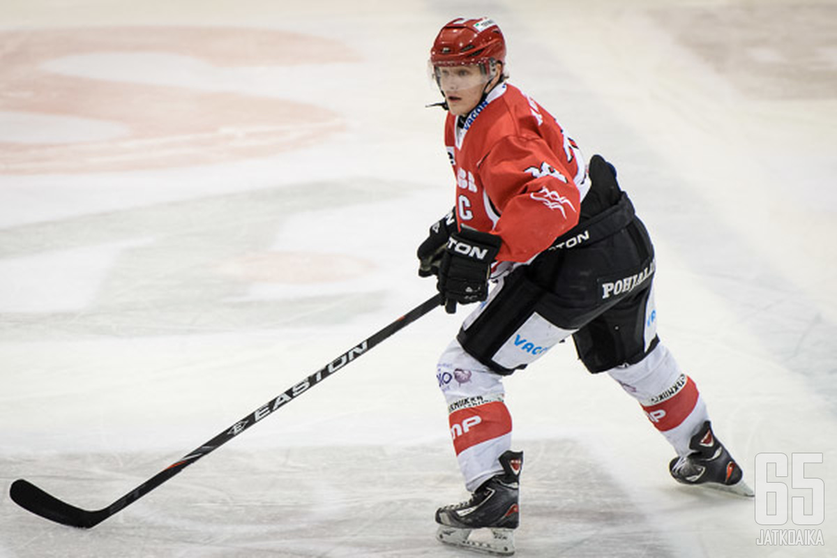 Kapteenin C-kirjainta Sportin A-junioreissa kantanut Ville Saukko pelaa Hokin linnapaidassa.