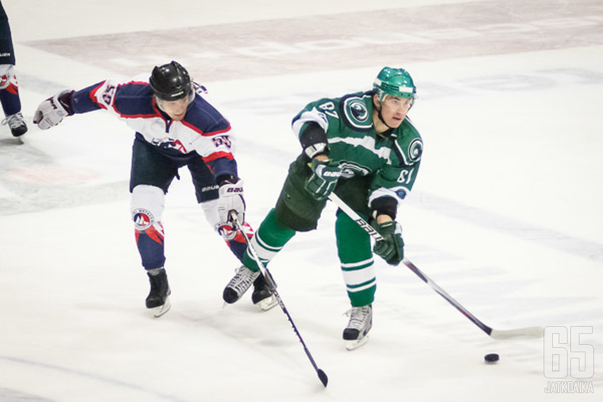 Podzins (vas.) on pelannut urallaan liki 100 KHL-peliä.