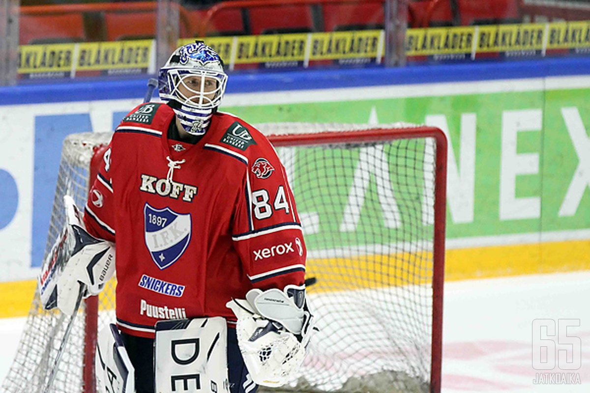 HIFK otti kuun ensimmäisen kotivoittonsa voittamalla TPS:n Joakim Lundström ei saanut torjua ottelua loppuun asti. 