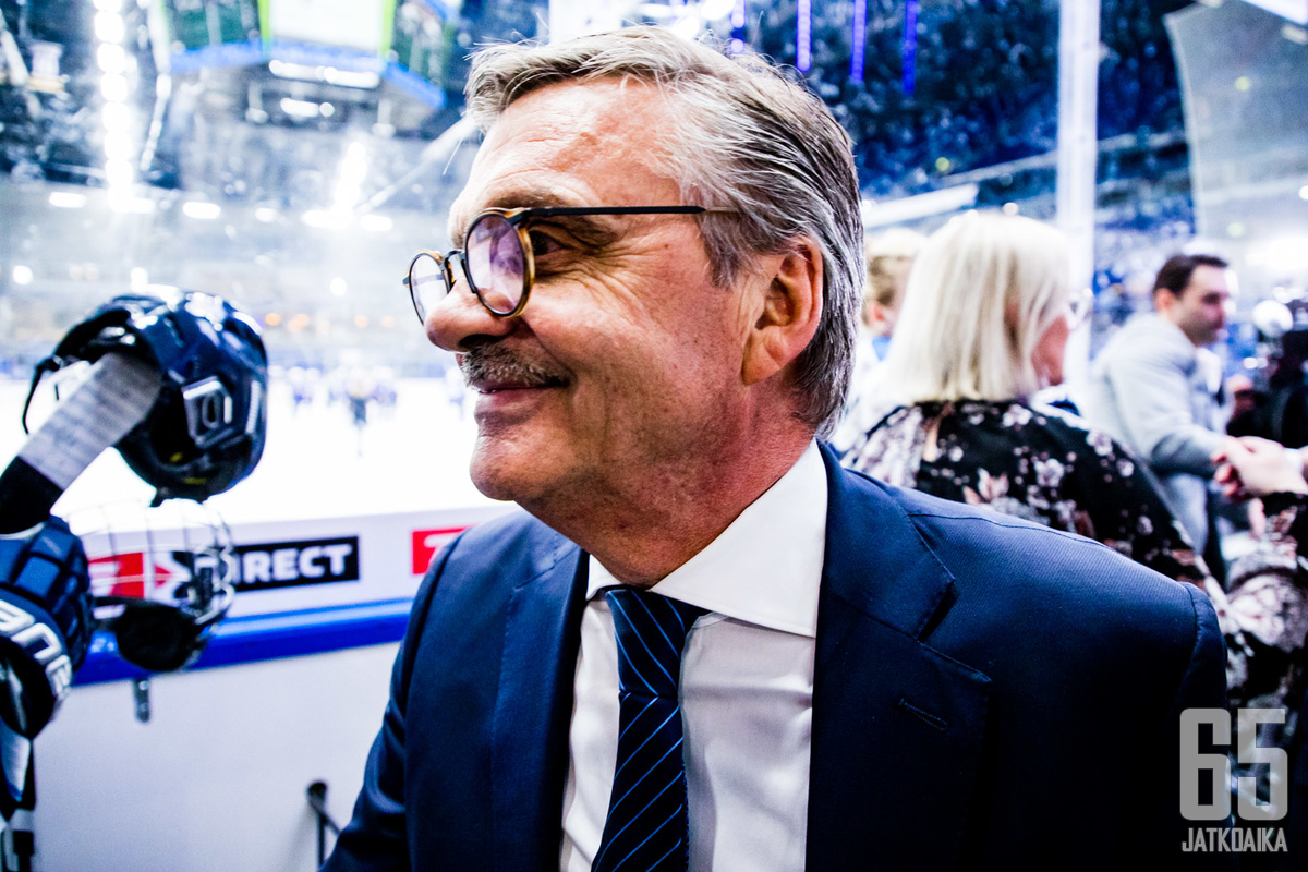 IIHF:n toimintaa johti MM-finaalissa järjestön puheenjohtaja René Fasel.