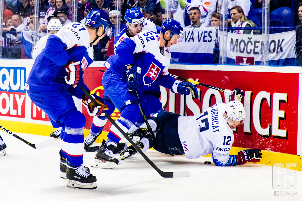 Slovakia aloitti turnauksensa voitokkaasti Yhdysvaltoja vastaan.
