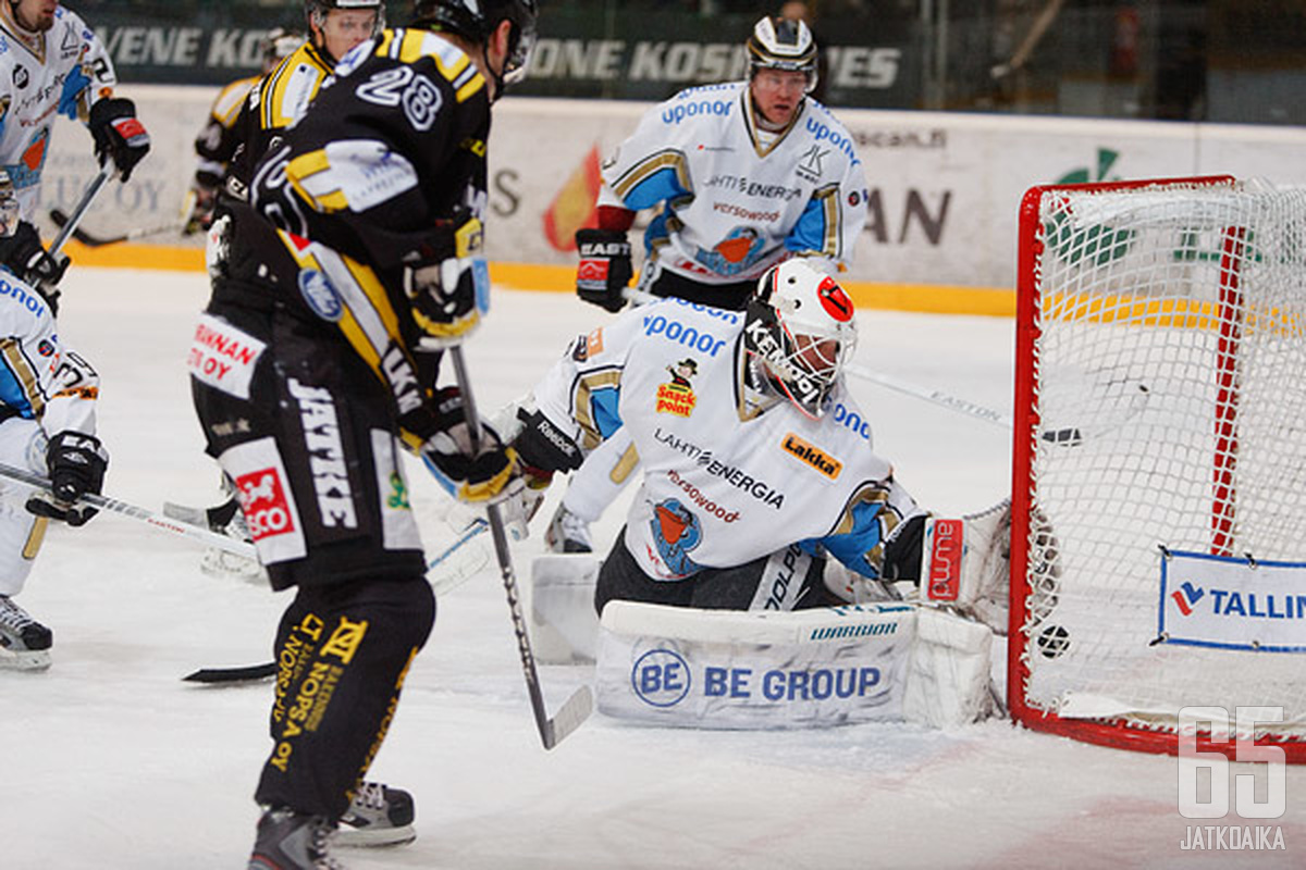 Jaakko Rissanen vei ottelun puolivälissä SaiPan 3-1-johtoon ylivoimalla.