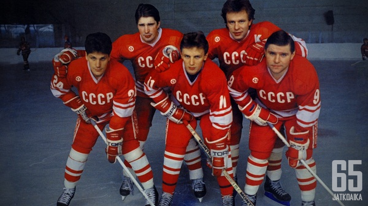 Punakoneen ykkösviisikko 80-luvulta hallitsi jääkiekkoa.