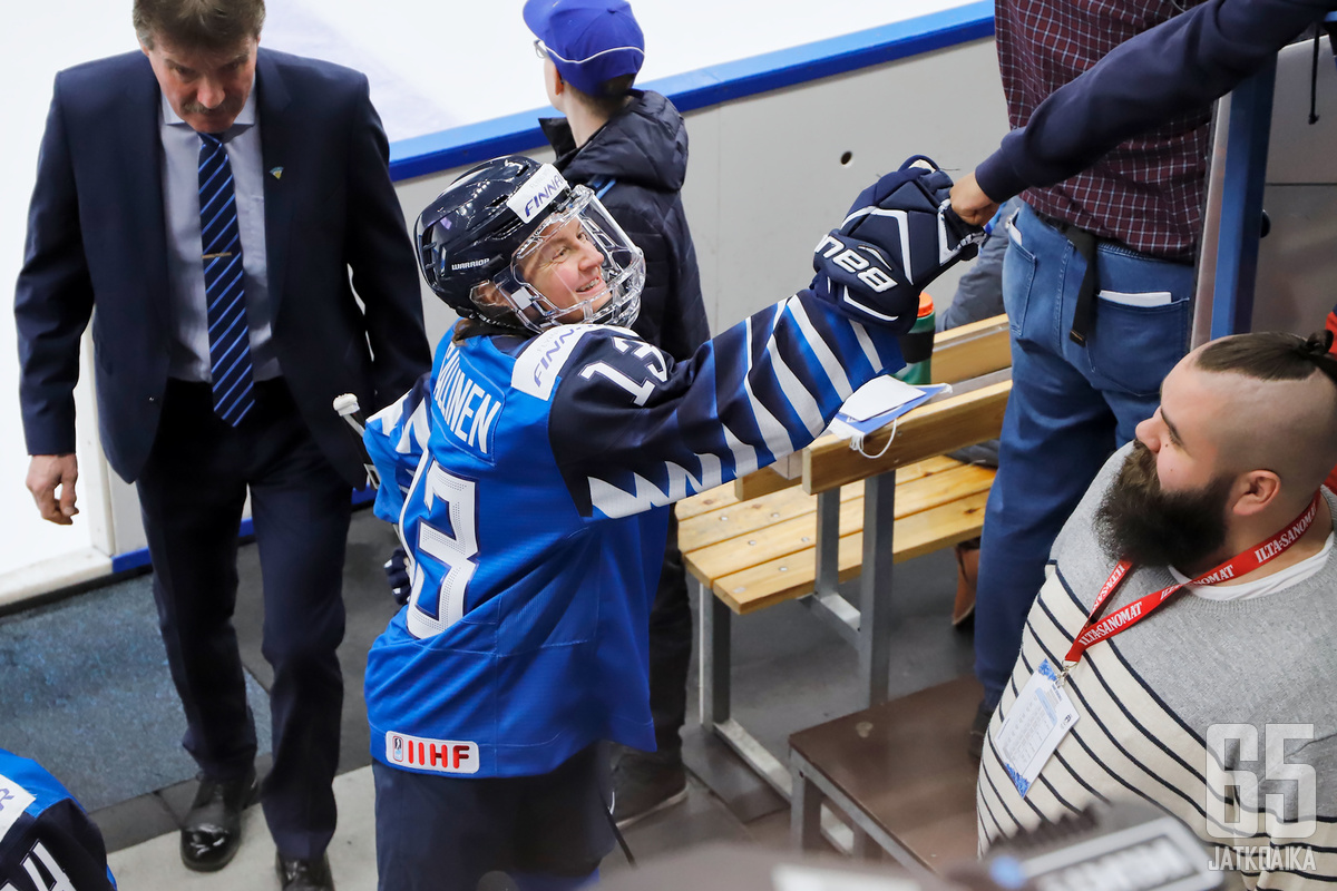 Riikka Sallinen jättää kiekkokaukalot.