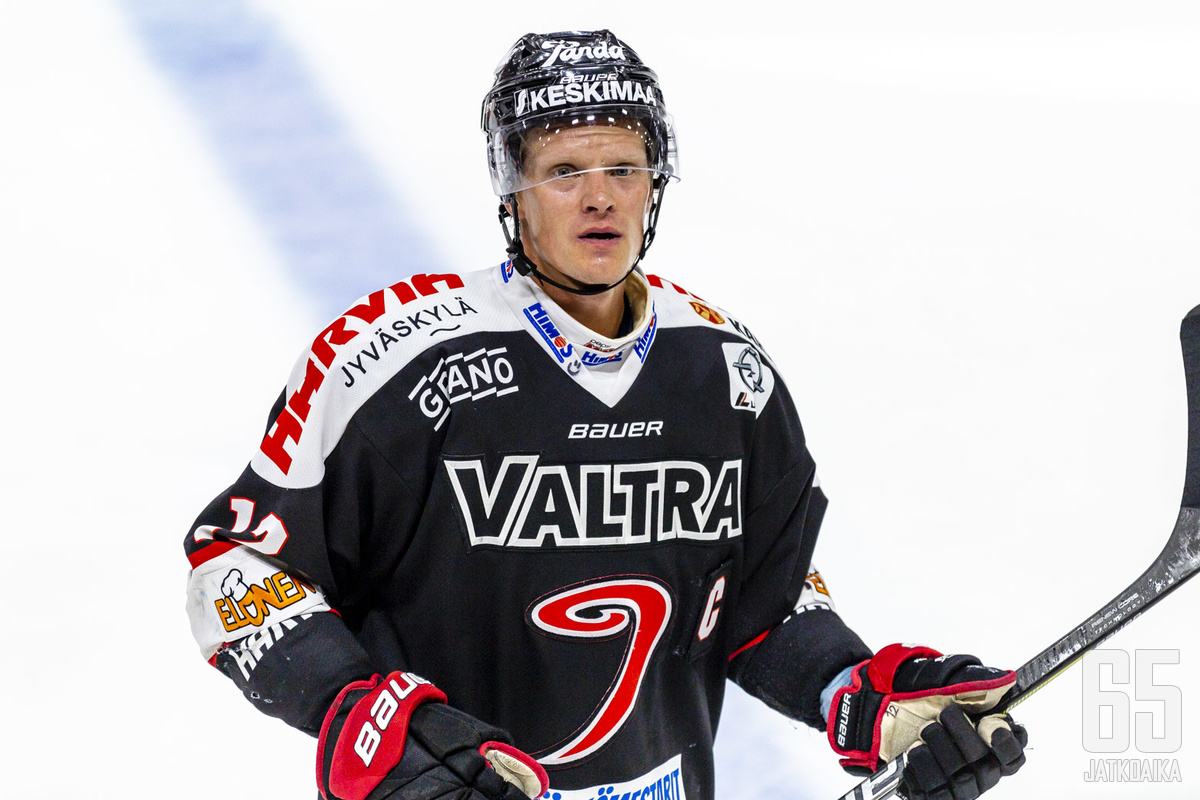 Jani Tuppurainen kritisoi joukkueensa esitystä.
