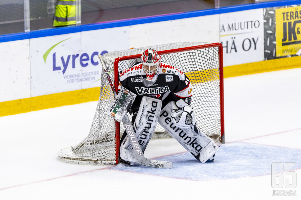 Riku Helenius on saanut heti minuutteja JYPin maalilla.