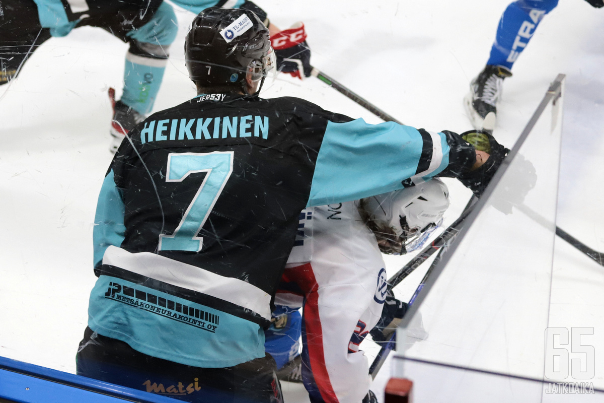 Leo Heikkinen esiintyi vahvasti ennakkosuosikki LeKiä vastaan.
