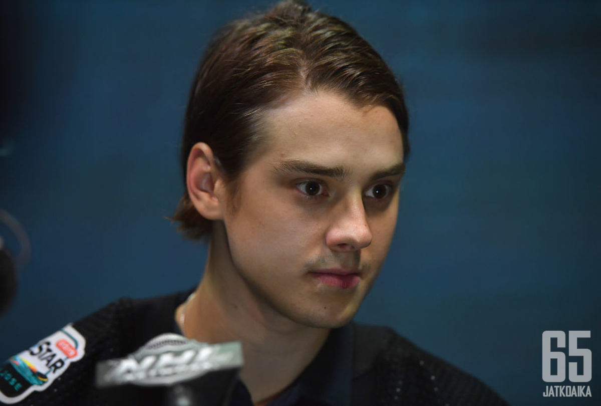 Sebastian Aho tarttui Montreal Canadiensin sopimustarjoukseen.