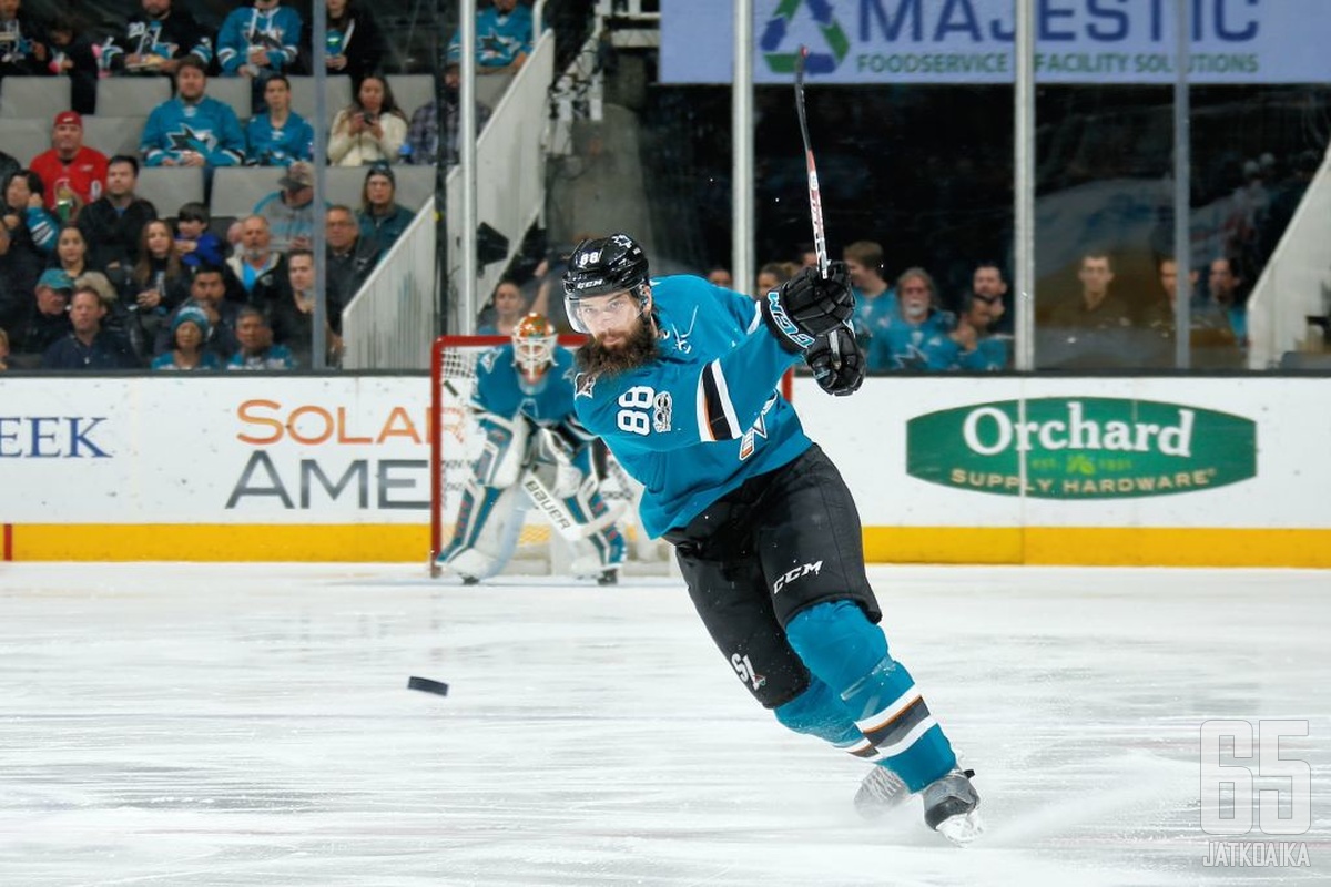 Brent Burns pommitti Minnesota Wildia vastaan kaksi maalia.