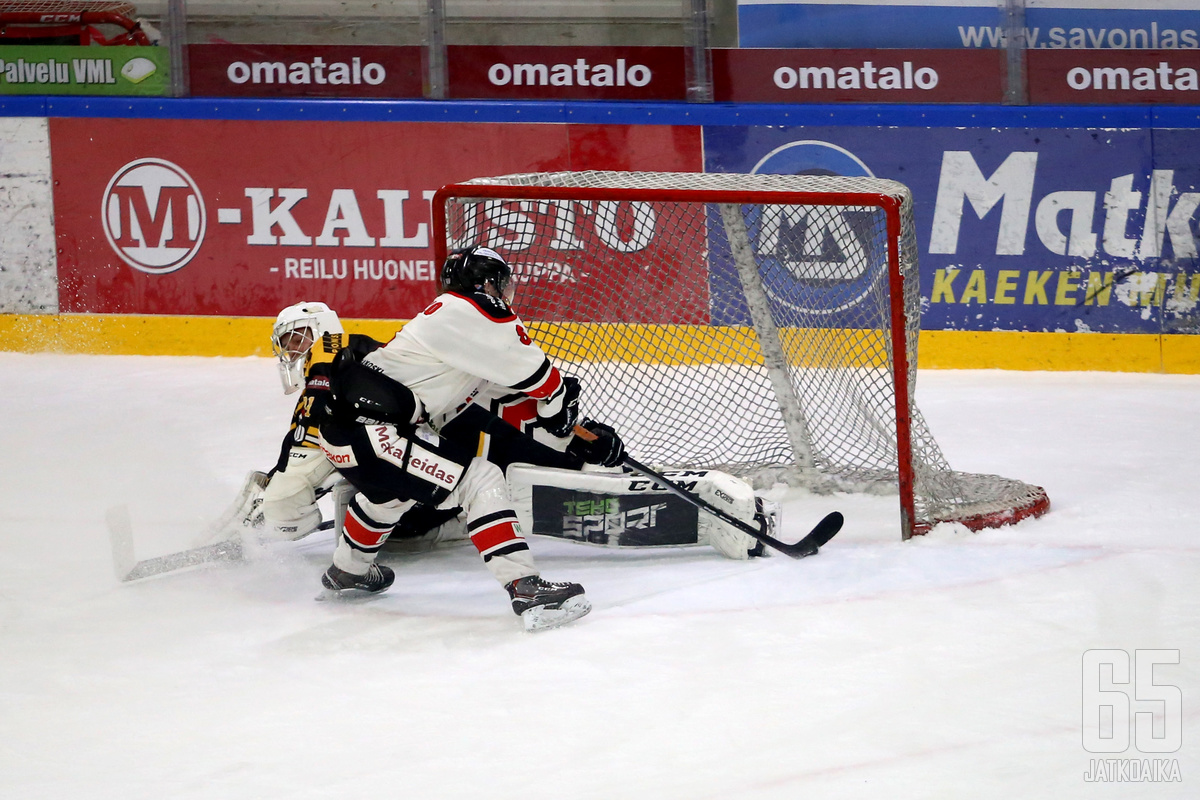 Roope Mäkitalo löylytti lauantaina Peli-Karhuja. Varsinaisen peliajan kaksi maalia ja voittomaalikilpailun ainut onnistuminen toivat Peliitoille tärkeät kaksi pistettä.