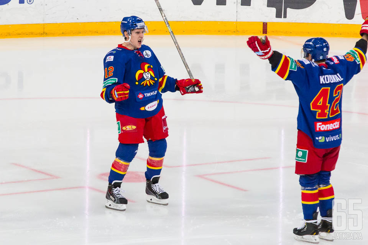 Jokerit ja LOKOMO-ketju juhlivat Minskissä. 