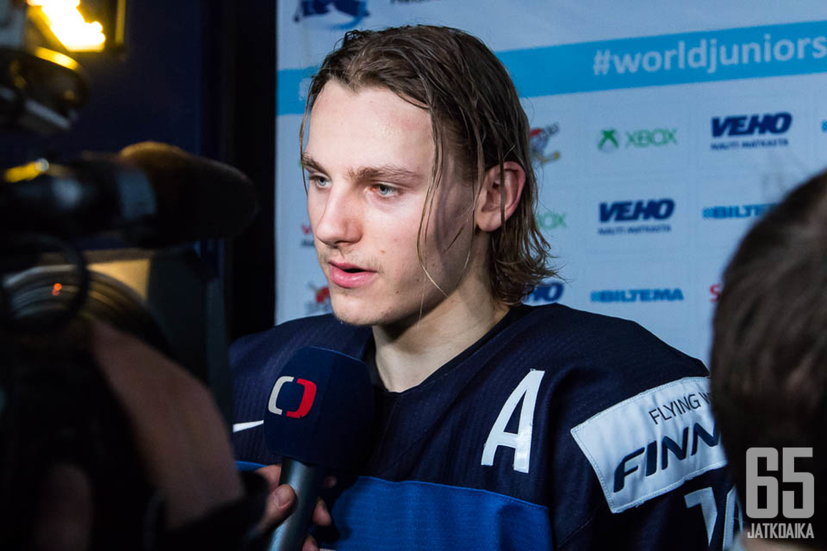 Roope Hintz vastasi nuorten leijonien avausmaalista.