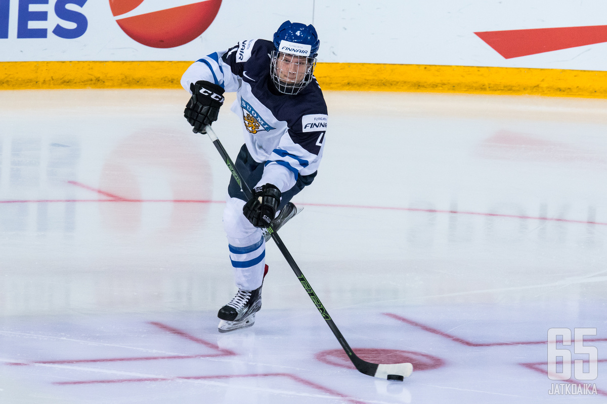 Olli Juolevi on Nuorten Leijonien johtavia pelaajia.