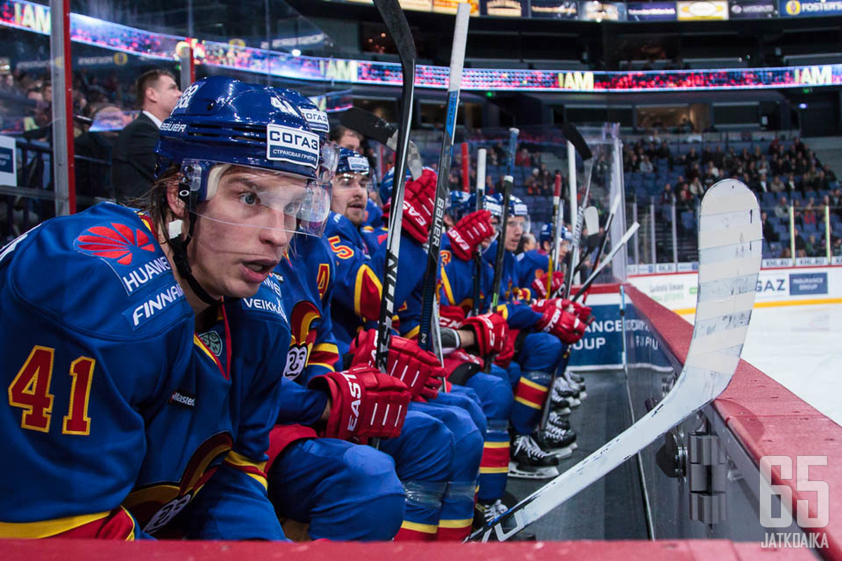 Antti Pihlström seurasi torstain ottelua uudelta kaistalta.