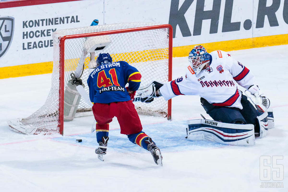 Antti Pihlström teki loukkantuneenakin voittomaalin.