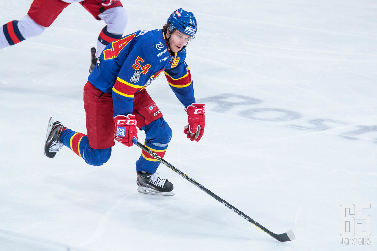 Erik Embrich teki Mestiksessä runkosarjassa 24 tehopistettä. Tiistaina hän esiintyi ensimmäisen kerran KHL:ssä.