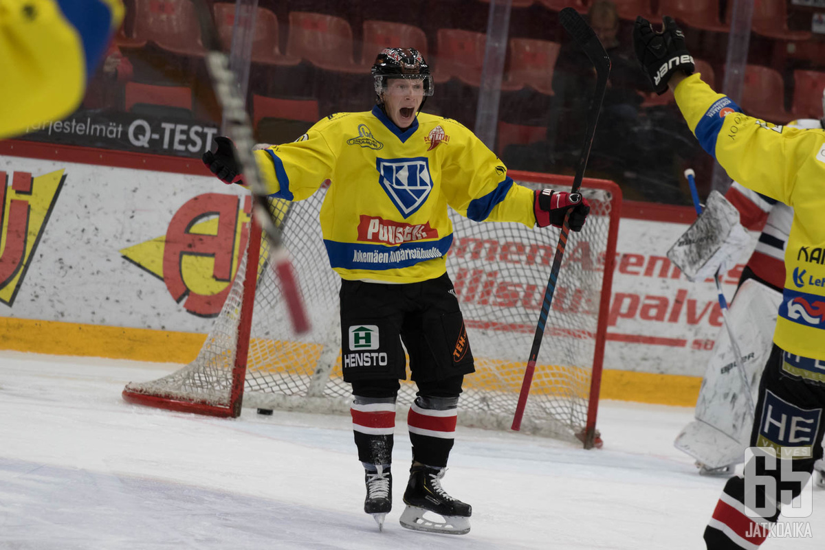 Suomi-sarjassa pelaava Karhu HT jatkoi Suomen Cupin ihmettään kaatamalla jo kolmannen Mestis-joukkueen.