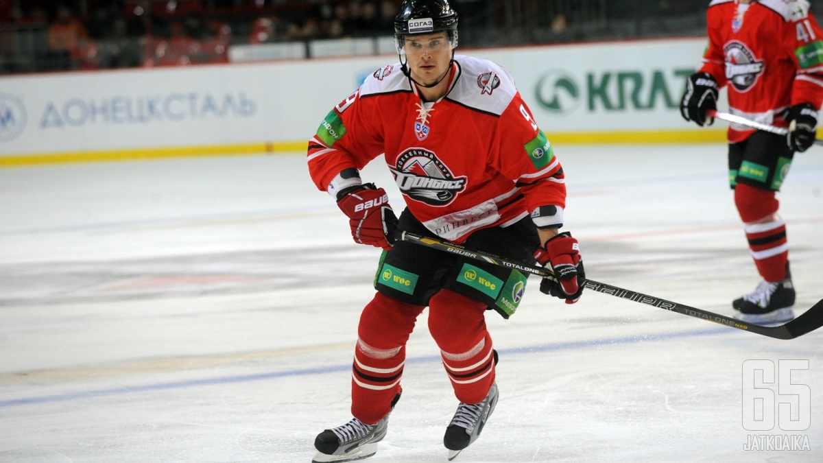 Ponikarovski siirtyy KHL-jäille.