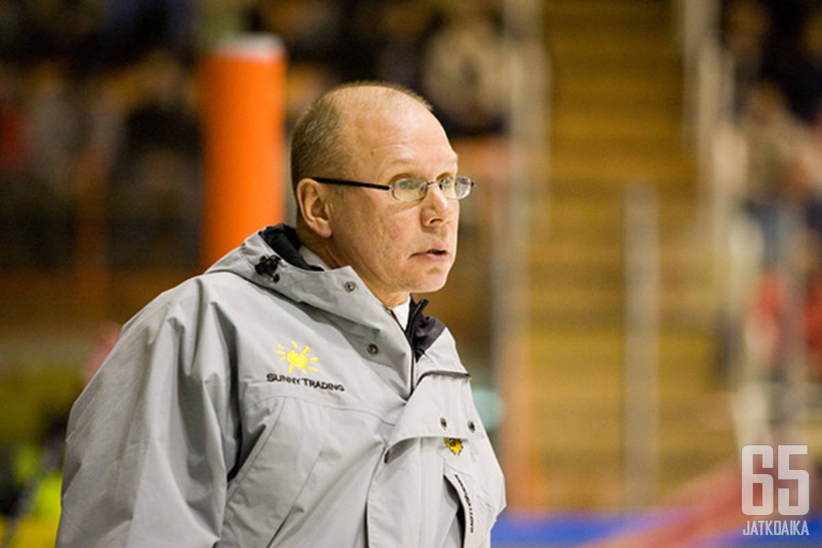 Sakari Pietilä valmensi SM-liigassa viimeksi Ilvestä kaudella 2008-09.