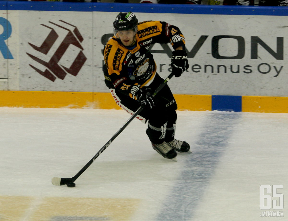 Jussi Viitanen heilutti tahtipuikkoa Heinolassa.