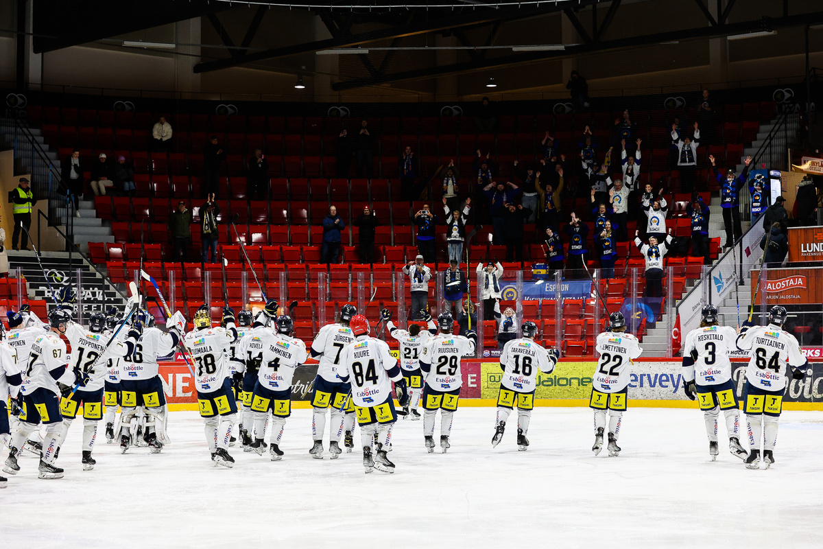 Kiekko-Espoo ja sen kannattajat hamuavat revanssia viime vuoden finaalipettymyksest&auml;.